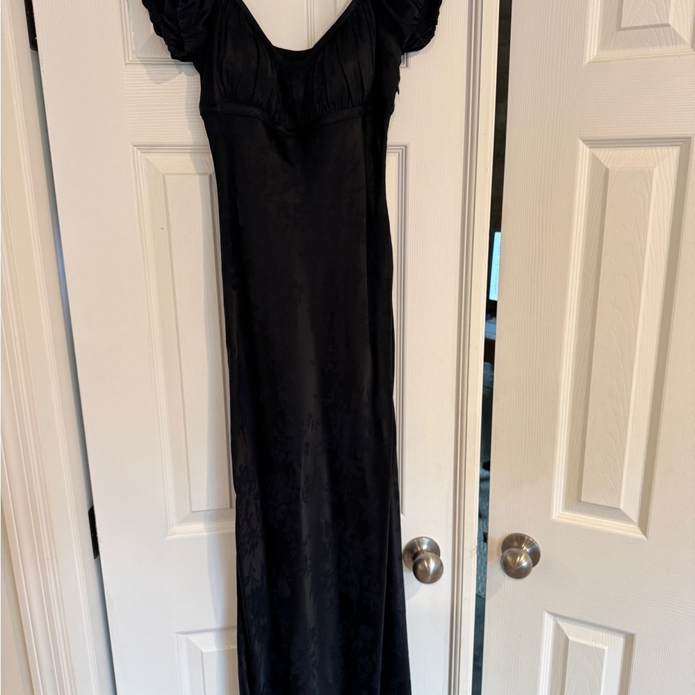 A&F Bra-Free Satin Maxi Dress - Picture 4 of 9